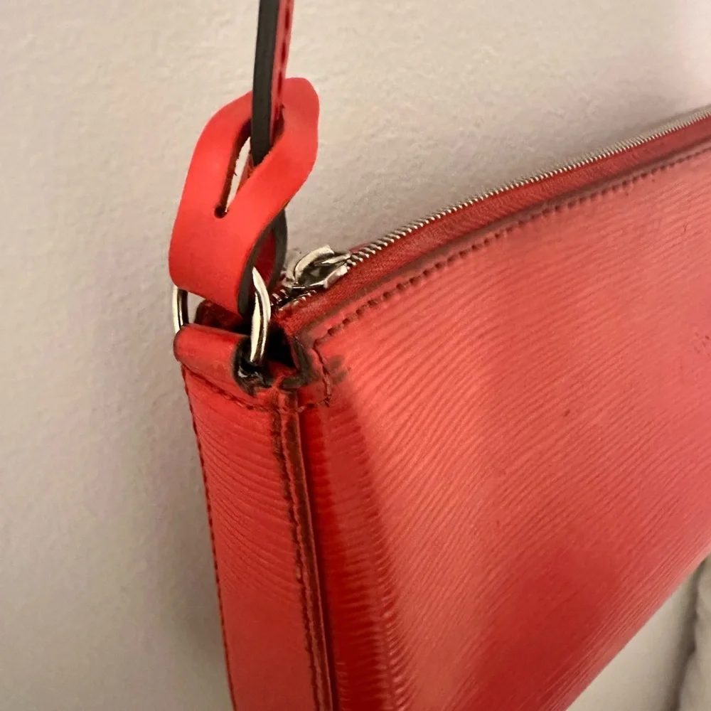 Louis Vuitton Red Epi Pochette Shoulder Bag - Picture 3 of 9